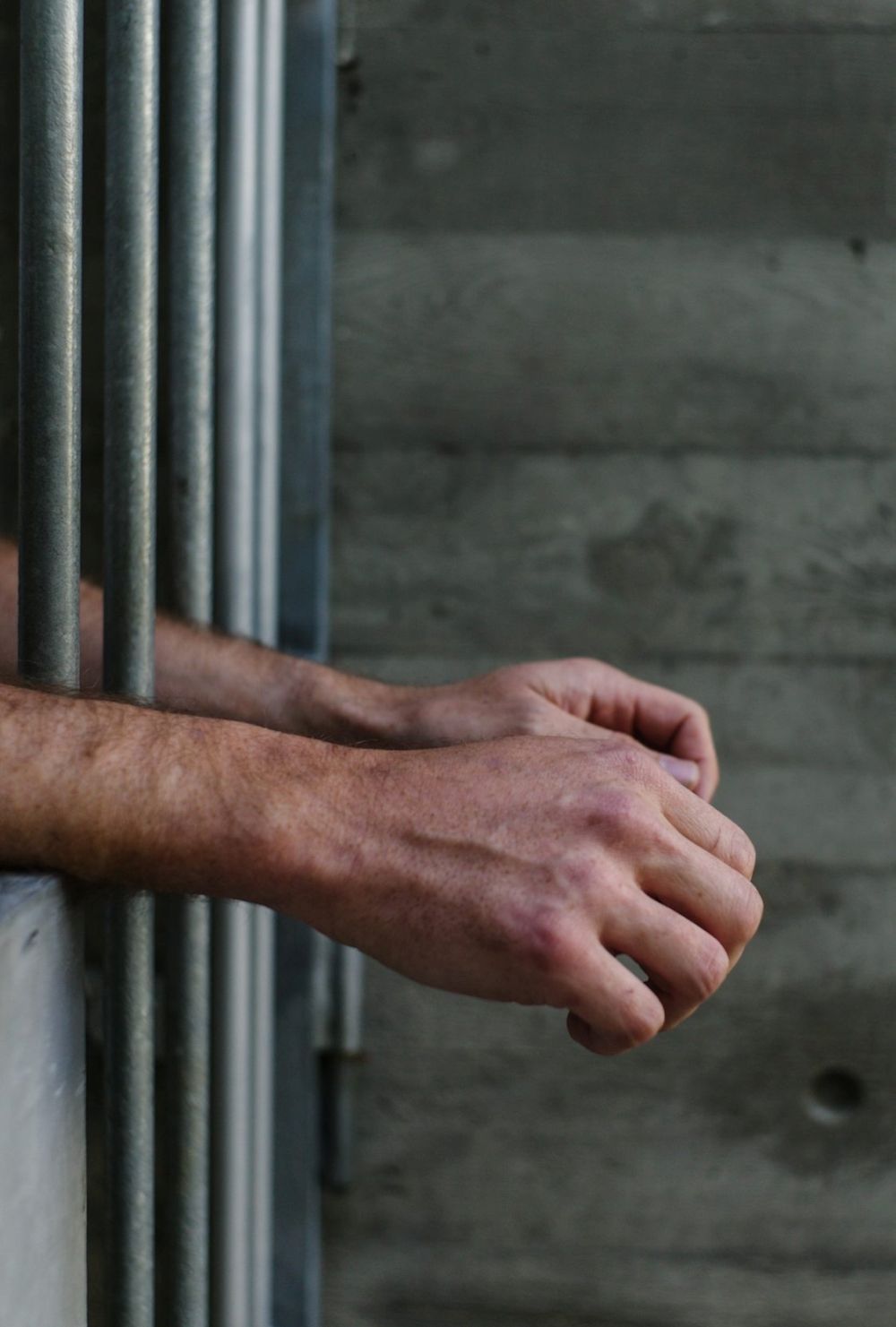 La situation est différente pour un détenu si les raisons de la demande d’aide au suicide sont directement liées à l’incarcération.