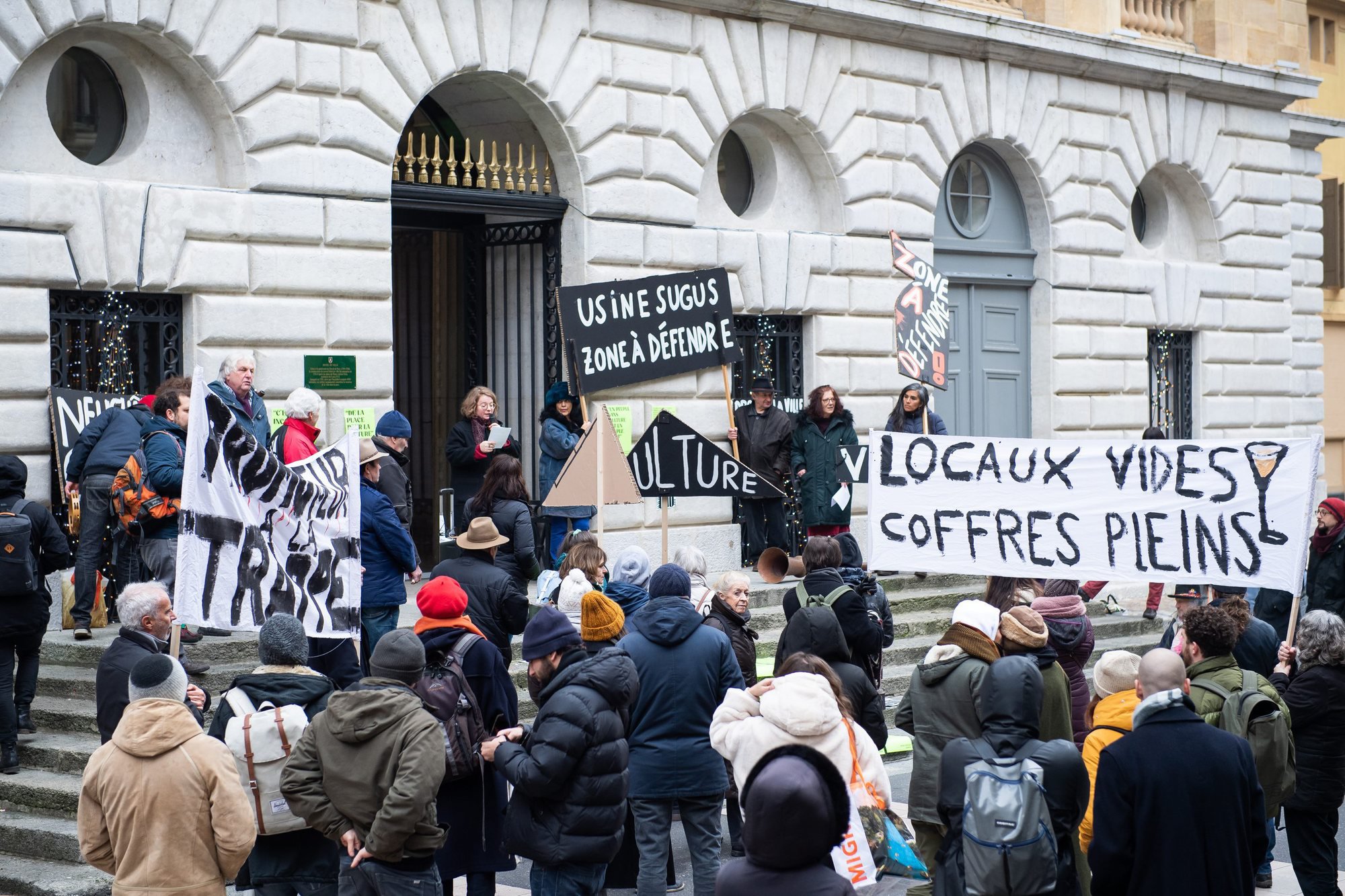 Le 30 décembre dernier, les acteurs socioculturels de l'Usine 5 ont déposé une pétition munie d'environ 4000 signatures à la chancellerie de la Ville de Neuchâtel.