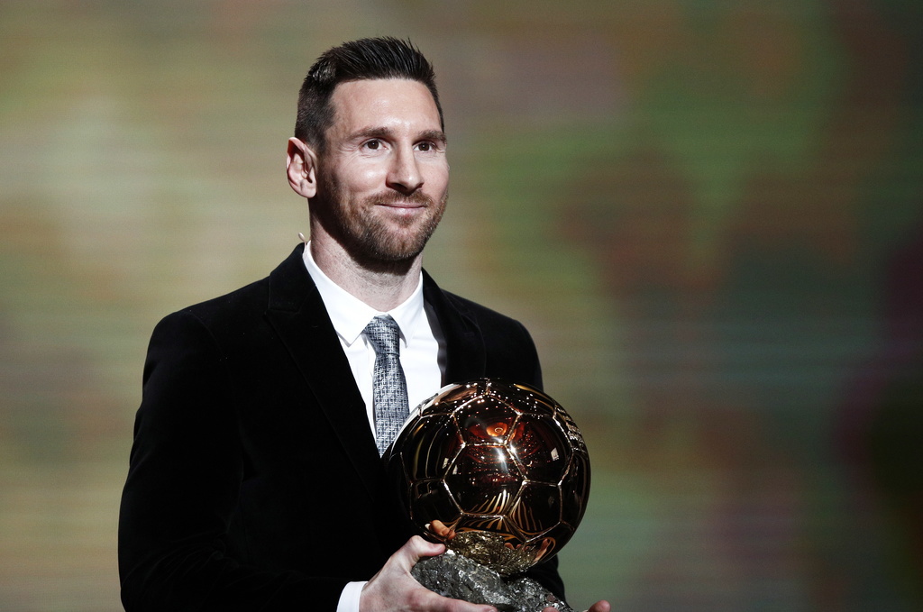 L'Argentin Lionel Messi a remporté le 6e Ballon d'Or de sa riche carrière lors d'une cérémonie à Paris.