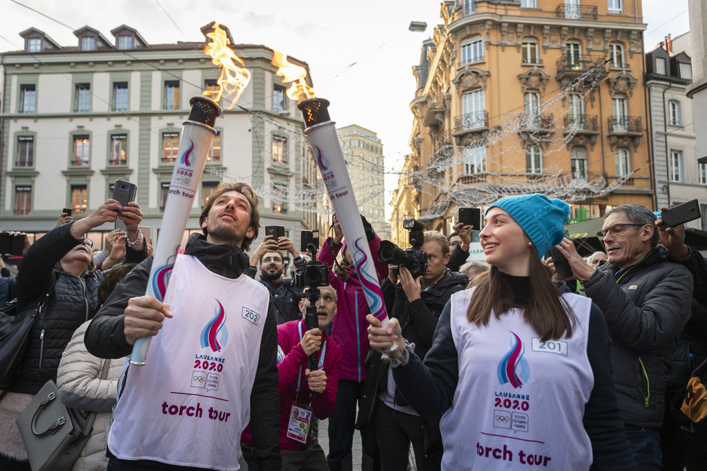 Parmi les 200 participants, il y a notamment l'ancien cycliste professionnel Fabian Cancellara et Noa qui ont relayé la flamme olympique dans les rues de Lausanne.