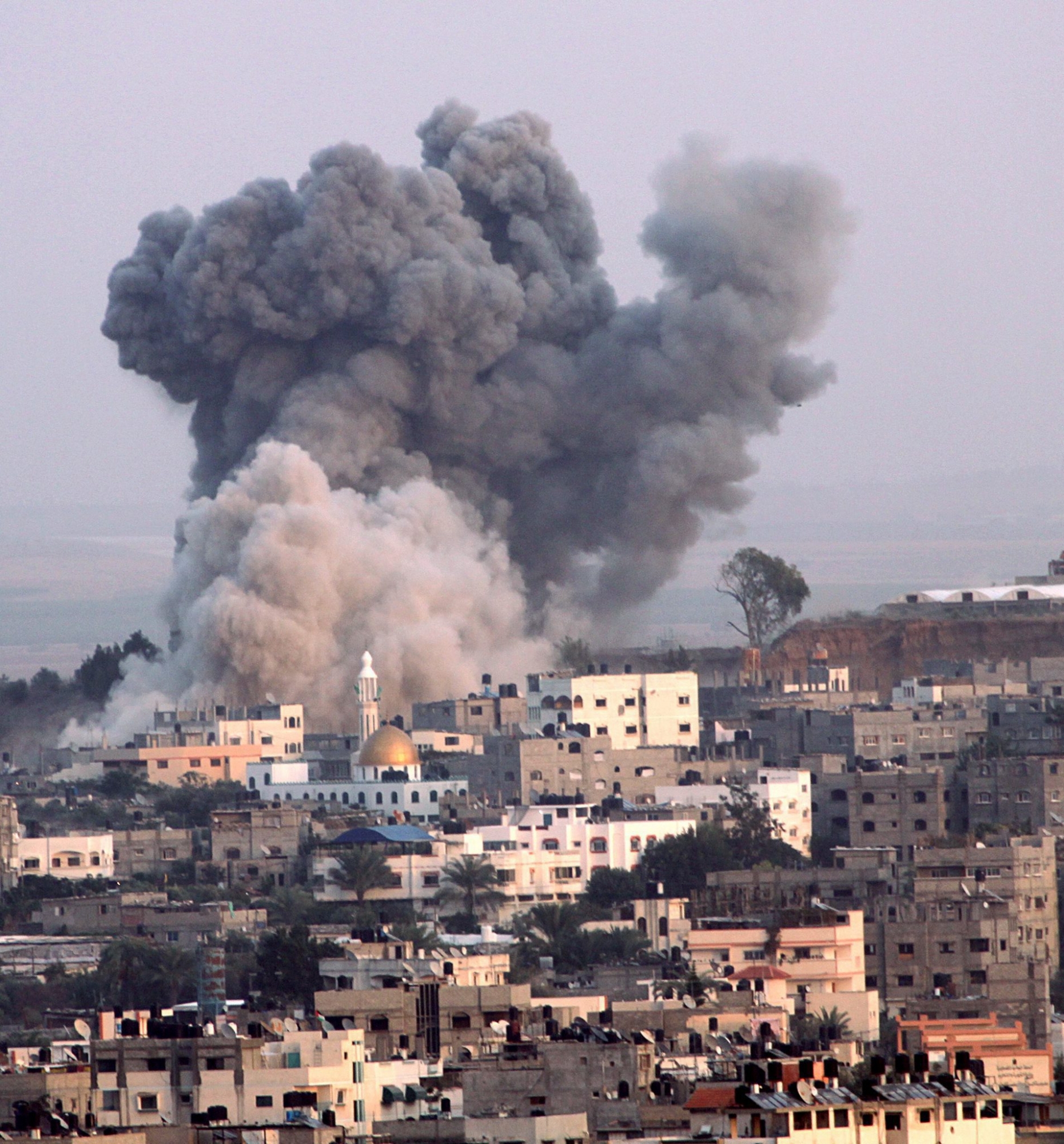 epa03475134 Smoke rise from a Hamas site after an Israeli air strike in the east of Gaza City, 17 November 2012. Reports state that Haneiya's office was destroyed early on 17 November 2012 in an Israeli air strike on Gaza City. Israel has put 75,000 reservists on standby amid speculation of an impending ground invasion.  EPA/MOHAMMED SABER MIDEAST CONFLICT GAZA