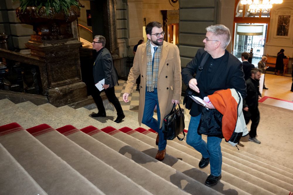 Les conseillers nationaux Damien Cottier (PLR) et Denis de la Reussille (POP) sont arrivés ensemble au Palais fédéral.