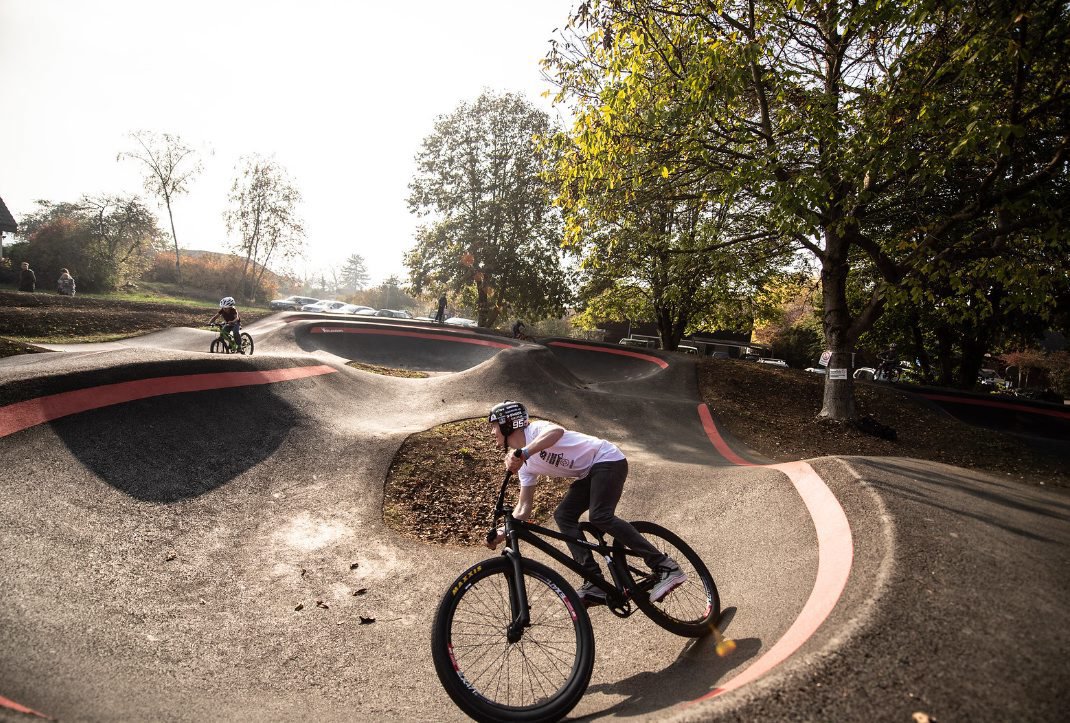 Actuellement, les amateurs de pumptrack du Plateau de Diesse doivent se rabattre sur d'autres installations, comme ici à Gempen (SO).