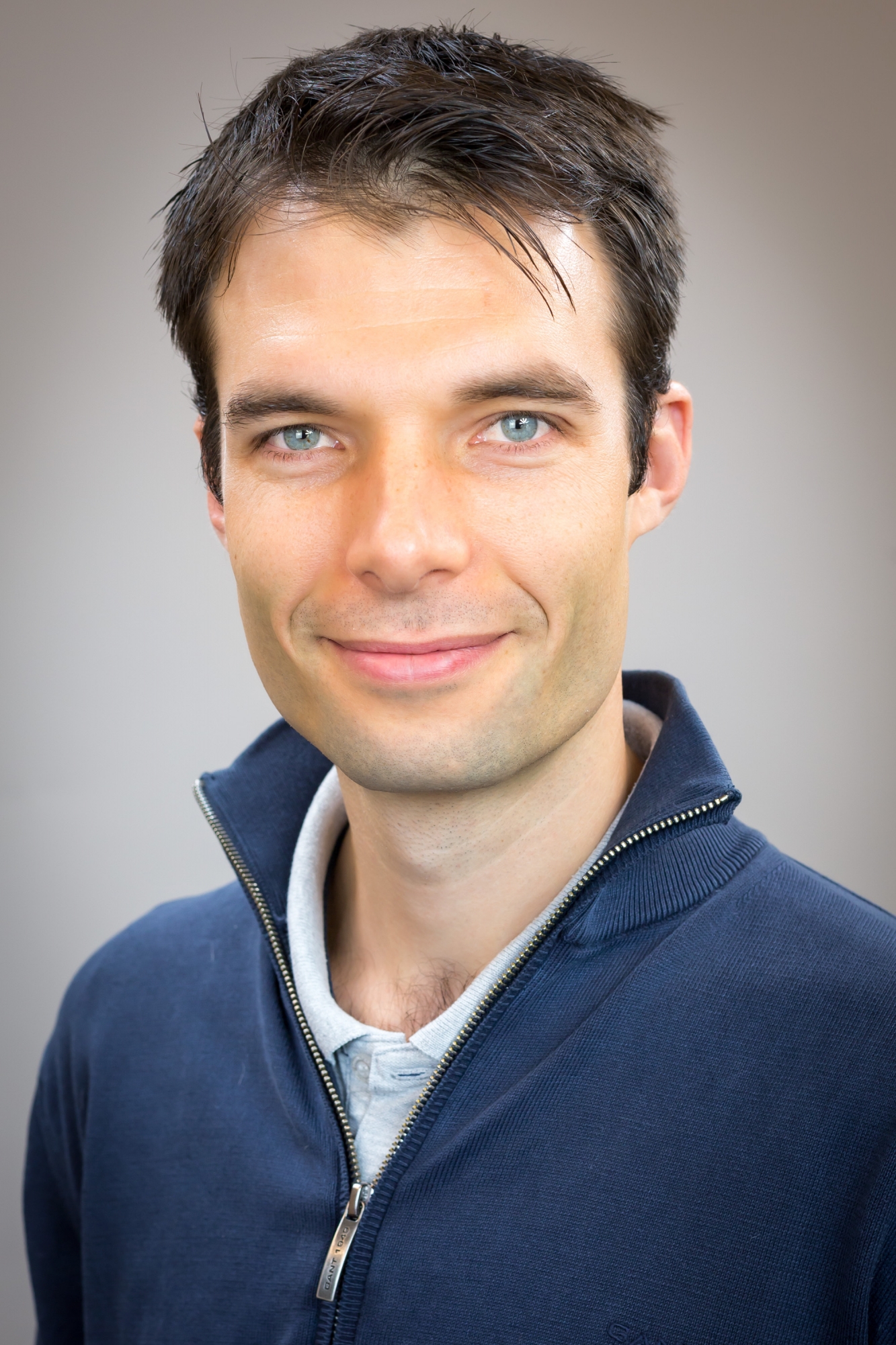 Sylvain Weber est spécialiste dans les domaines de l’économie de l’énergie et de l’économie du travail.