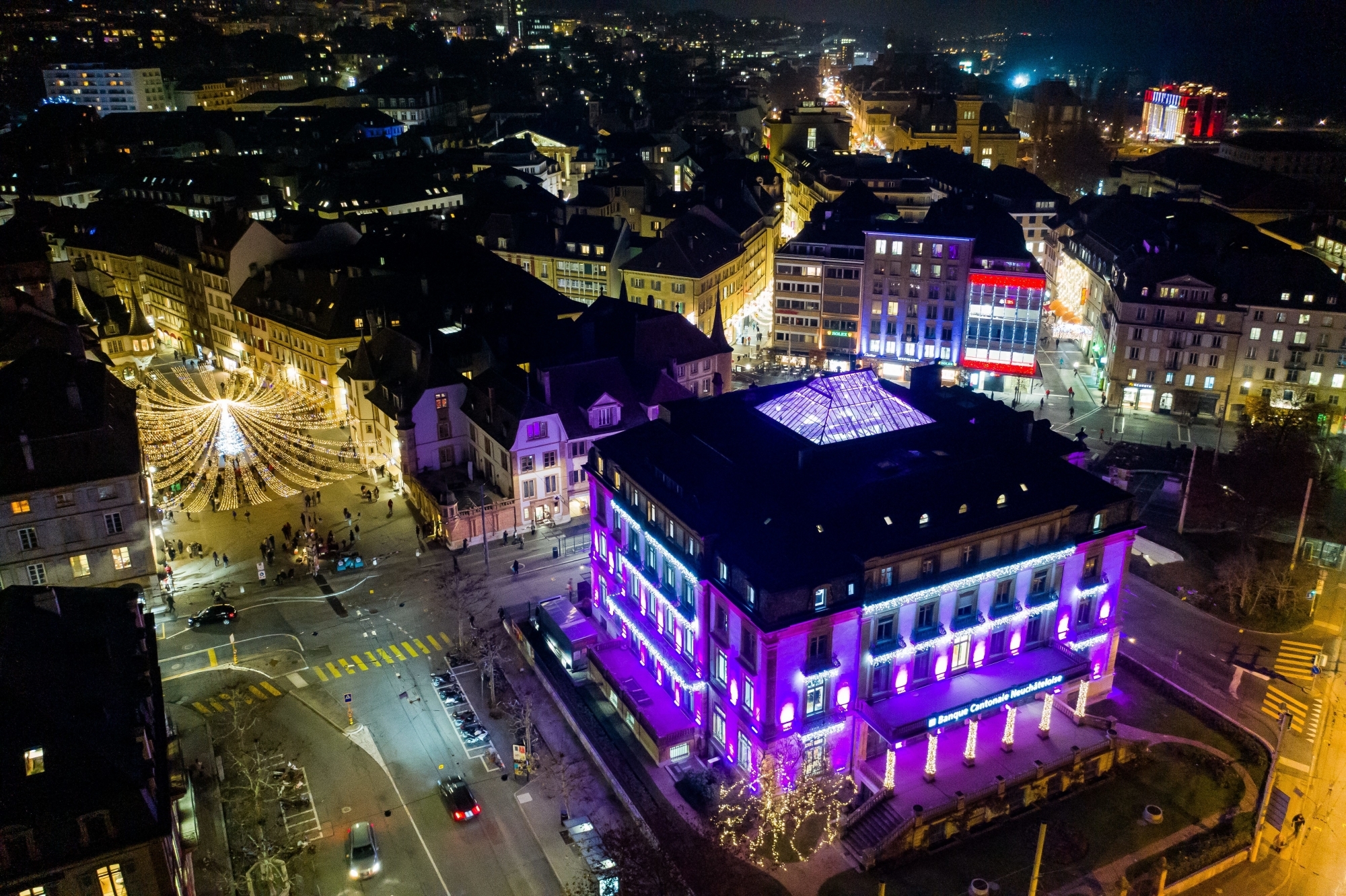 La Banque cantonale neuchâteloise peut s'afficher en violet: elle possède la certification Fair-On-Pay, qui atteste du respect de l’égalité salariale entre femmes et hommes au sein de l’entreprise.