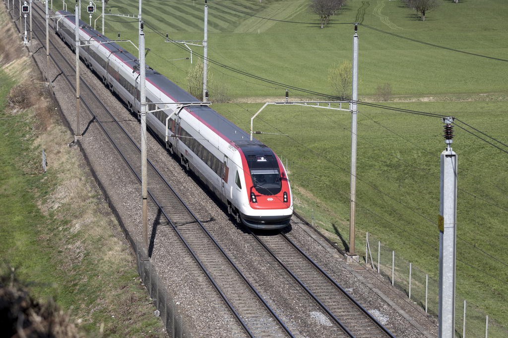 Le projet de doubles lignes entre Grellingen et Duggingen retarde la mise en place d'une cadence à la demi-heure entre Bienne et Bâle.