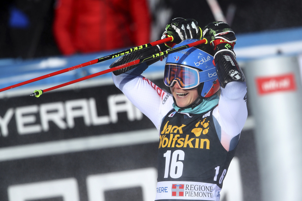 Clara Direz réalise qu'elle vient de remporter sa première victoire en Coupe du monde!