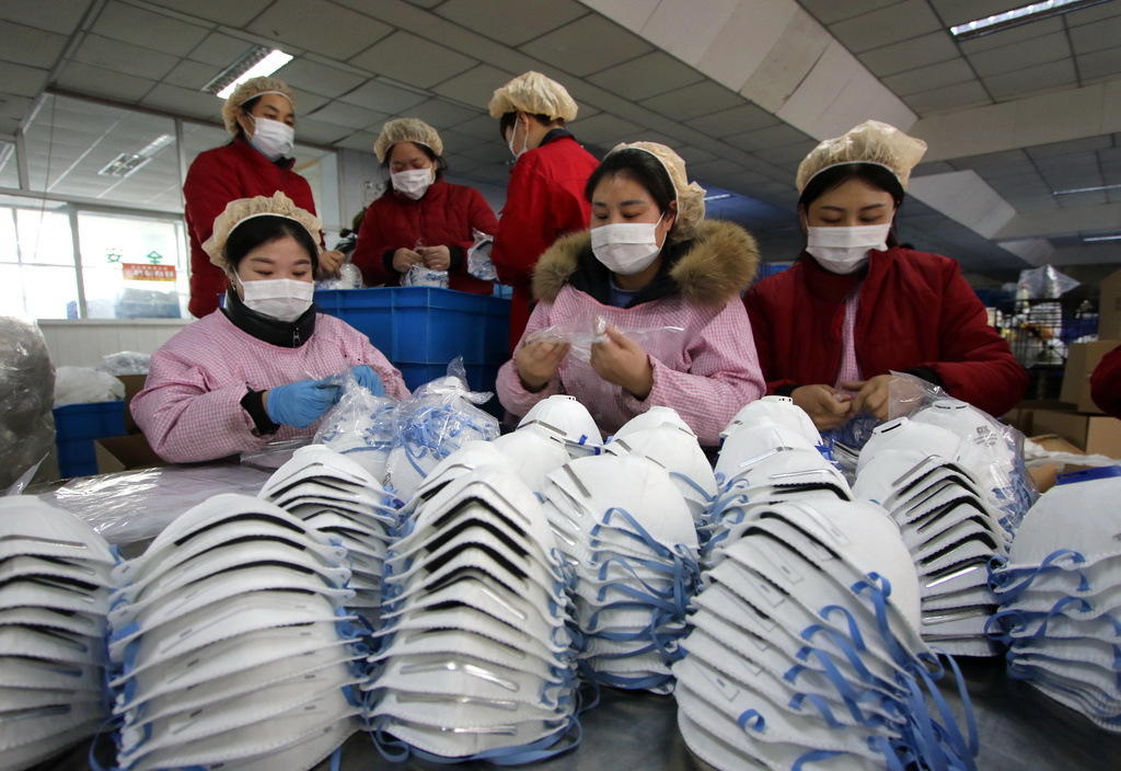 Le coronavirus poursuit sa propagation à travers la Chine. Environ 830 personnes seraient contaminées. 