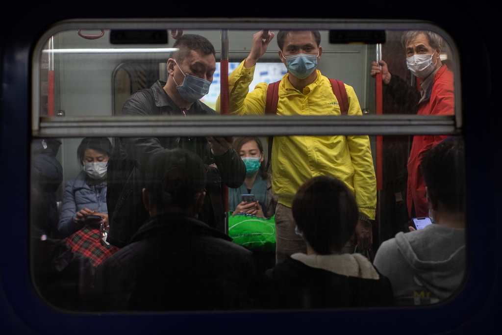 Le nombre de décès confirmés dus au coronavirus en Chine est passé à 425 mardi.