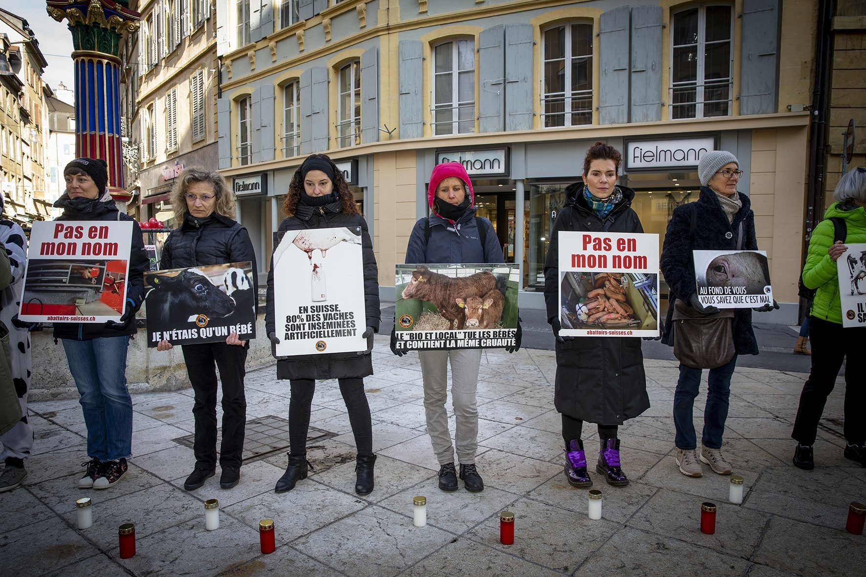 Le collectif Neuchâtel Animal Save a manifesté ce samedi matin dans les rues de la capitale cantonale. 