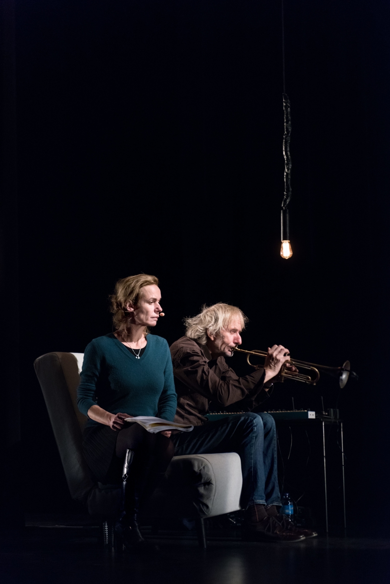 Sandrine Bonnaire à la voix, Erik Truffaz à la trompette, pour une lecture musicale de "La clameur des lucioles" de Joël Bastard.