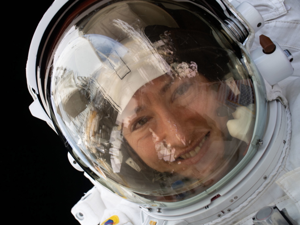 L'astronaute de la NASA Christina Koch vient de battre un nouveau record féminin en passant 328 jours dans l'espace à bord de la Station spatiale internationale.