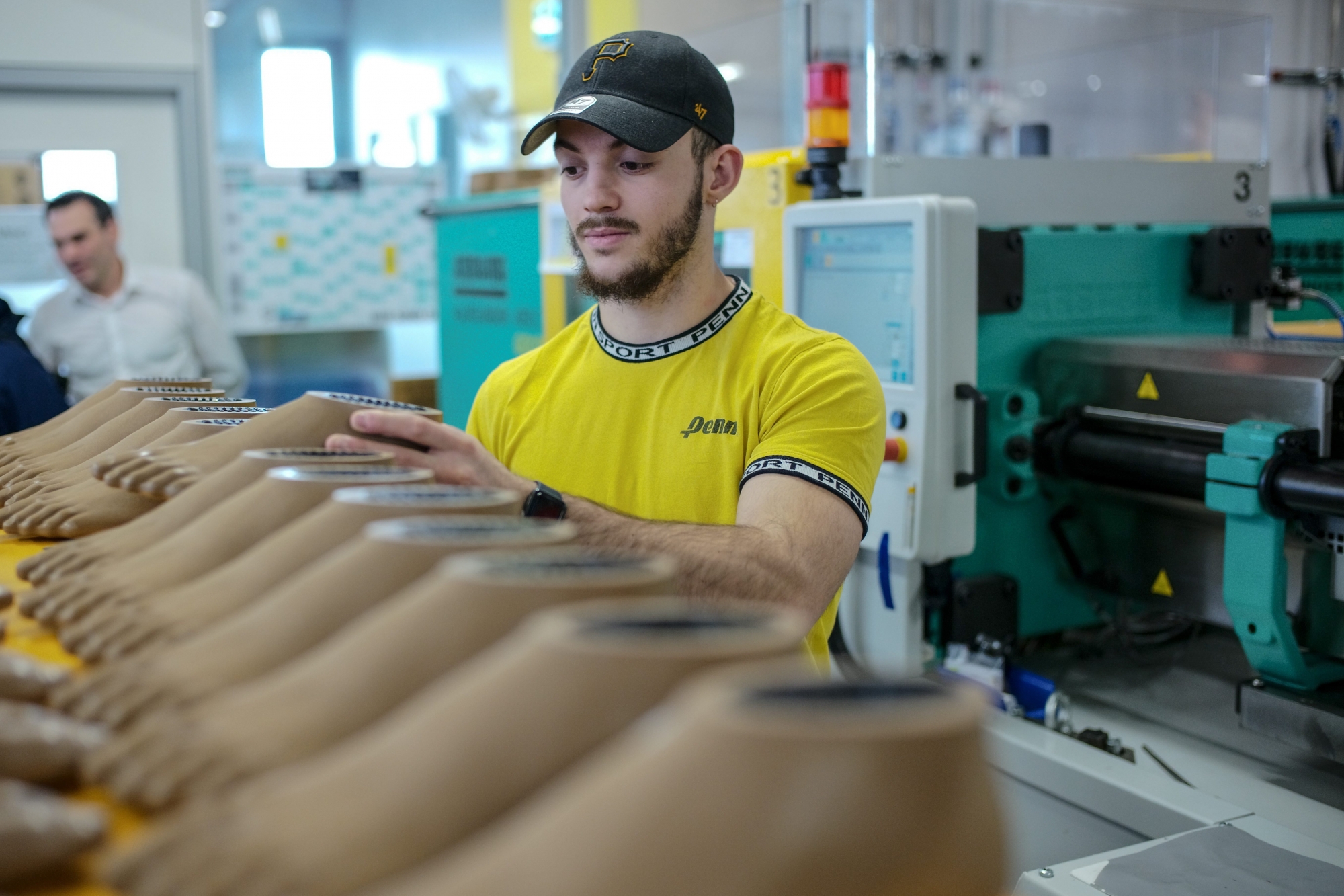 Fabrication de prothèses dans les ateliers d'Alfaset, à La Chaux-de-Fonds.
