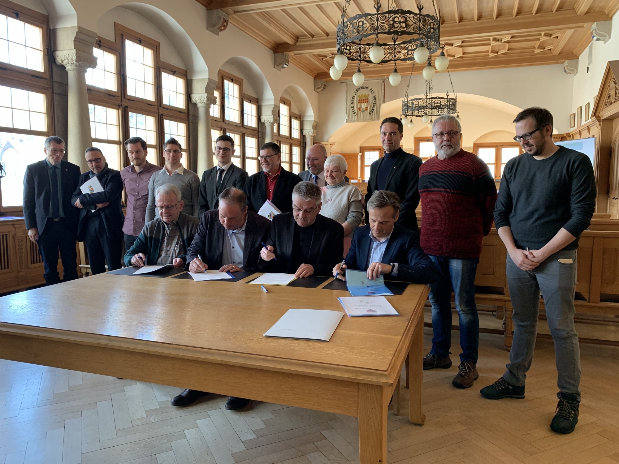Les exécutifs du Locle et des Brenets ont signé la Convention de fusion entre les deux communes ce mercredi.