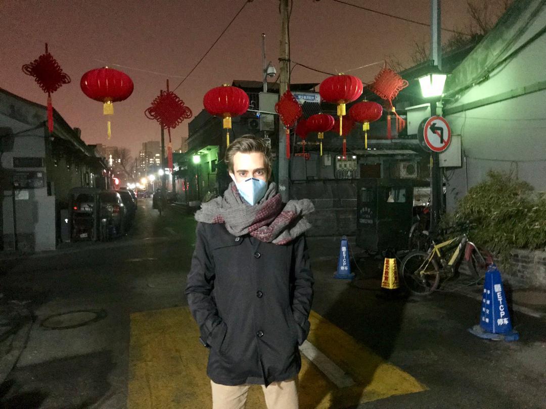 Romain Barrabas, outre le port d'un masque de protection, n'a pour ainsi dire pas changé ses habitudes à Pékin.