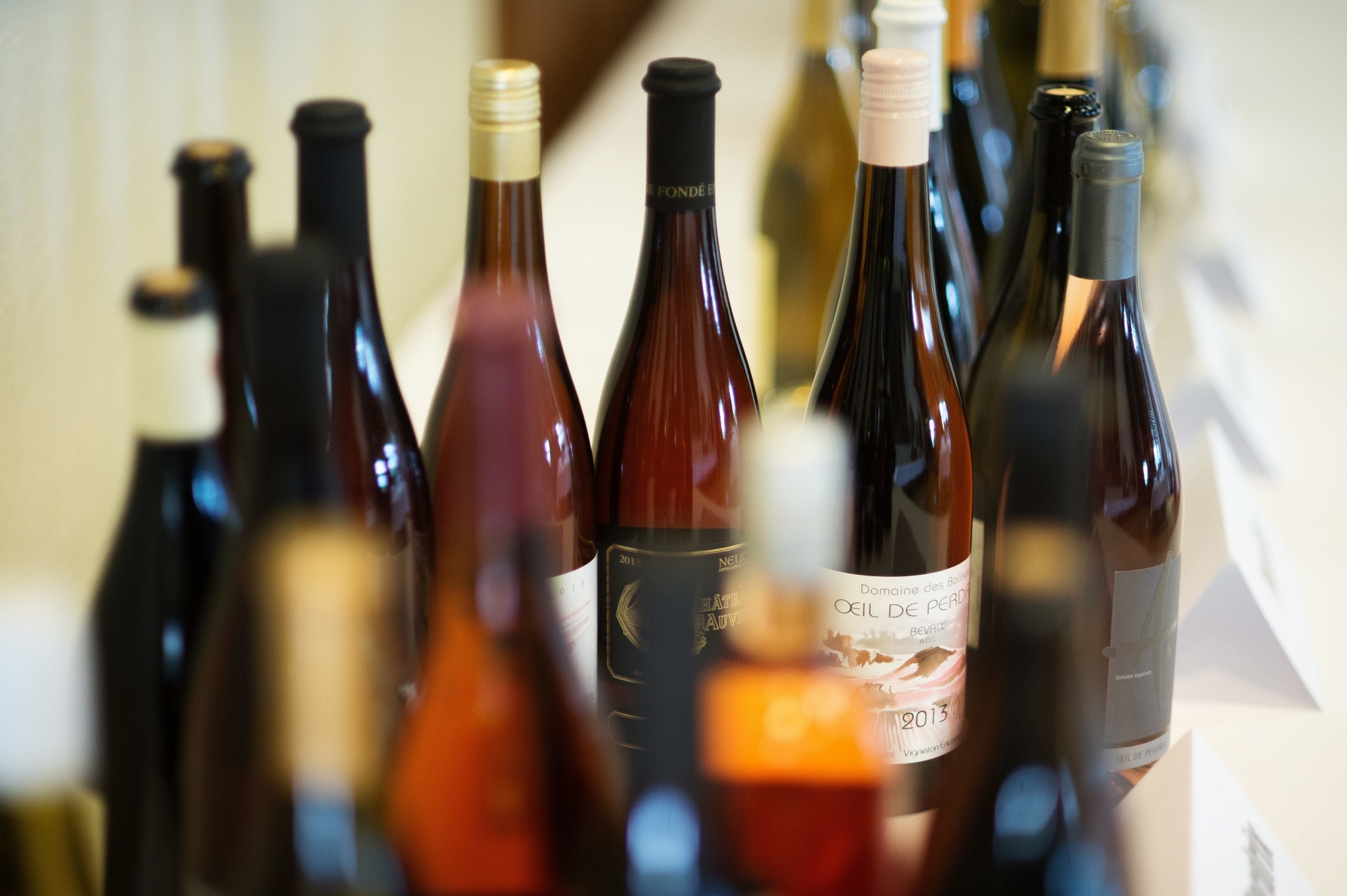 De nombreux vins neuchâtelois n'attendent plus que leurs consommateurs.