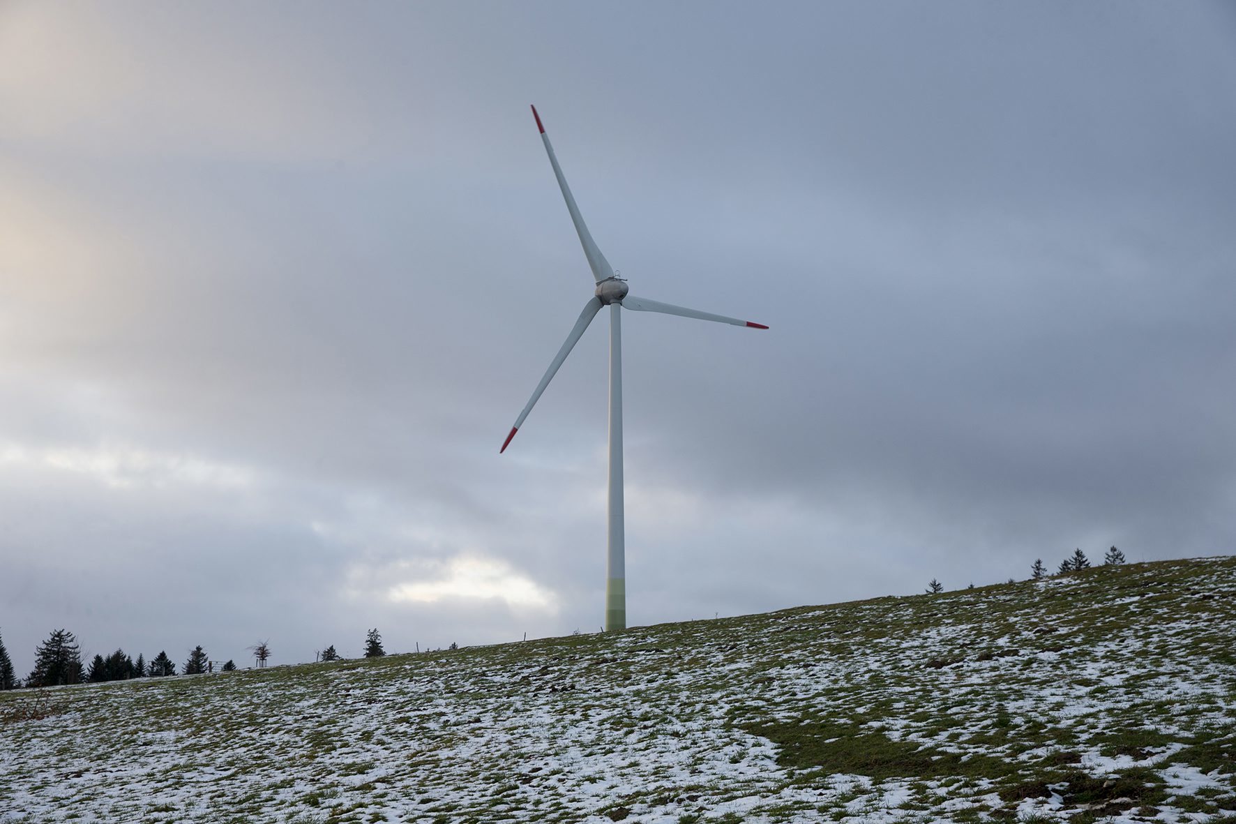 Les promoteurs du parc de la Montagne de Buttes (ici une éolienne de Saint-Brais) estiment que les procédures juridiques dureront encore deux ou trois ans.