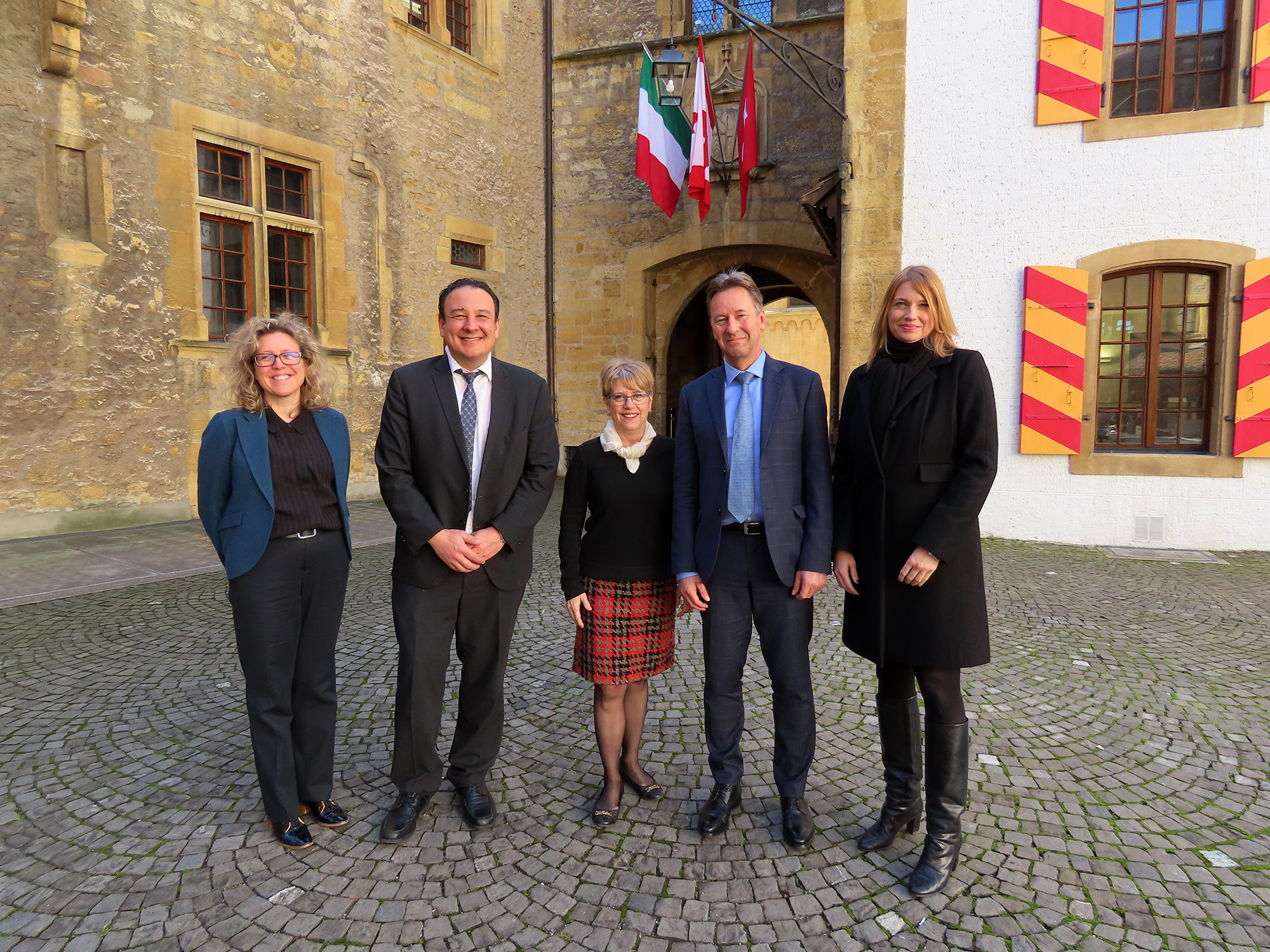 L'ambassadrice du Canada en Suisse, Susan Bincoletto (au centre), a été notamment reçu par Alain Ribaux (deuxième depuis la droite) et Jean-Nathanaël Karakash (deuxième depuis la gauche).