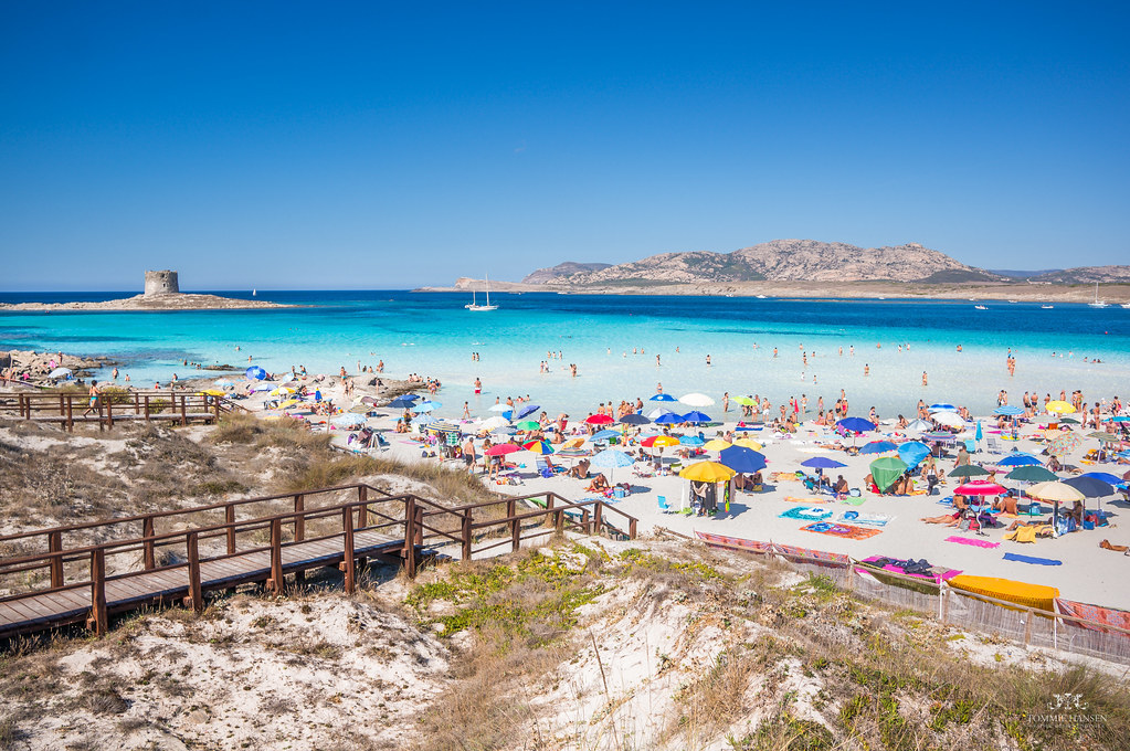 Victime de son succès, la plage de la Pelosa attire parfois 5000 personnes dans une journée. 