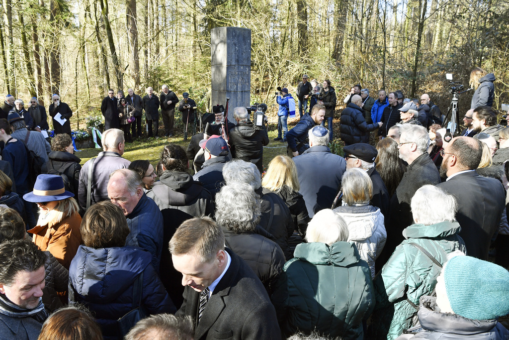 Une cérémonie en hommage aux victimes a eu lieu à l'endroit du crash 50 ans jour pour jour après l'attentat.