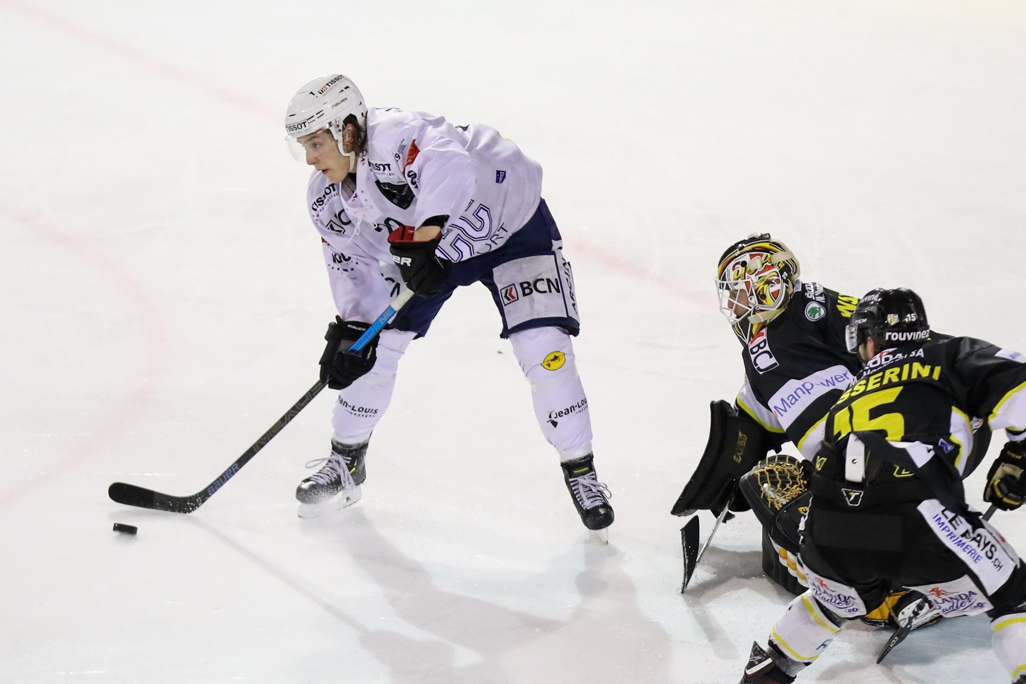 Karim Bouchareb (en blanc) tente de profiter à fond de son expérience actuelle en play-off.