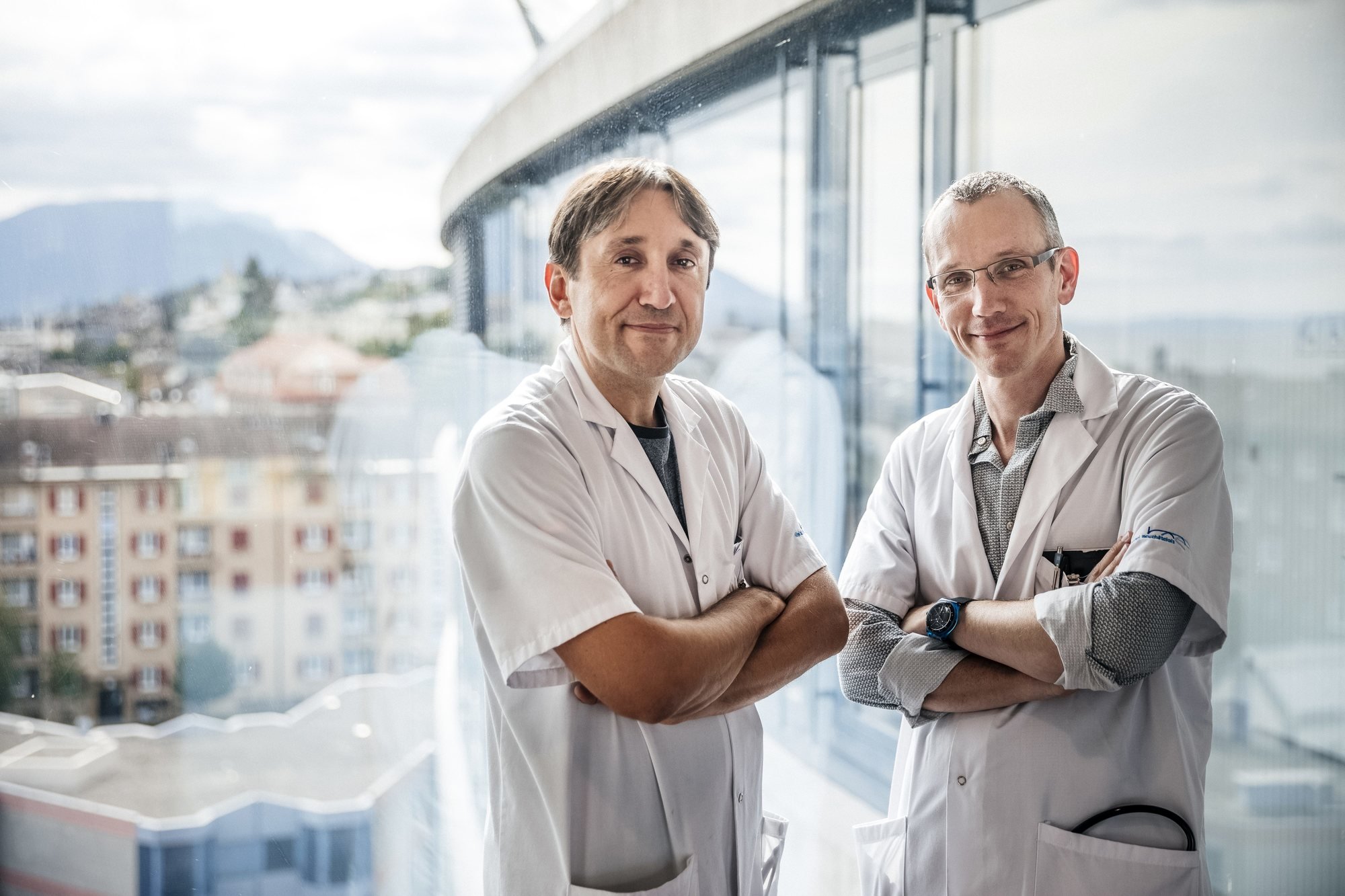 Le docteurs Olivier Clerc et Alain Bizzini sont les deux infectiologues du RHNE.