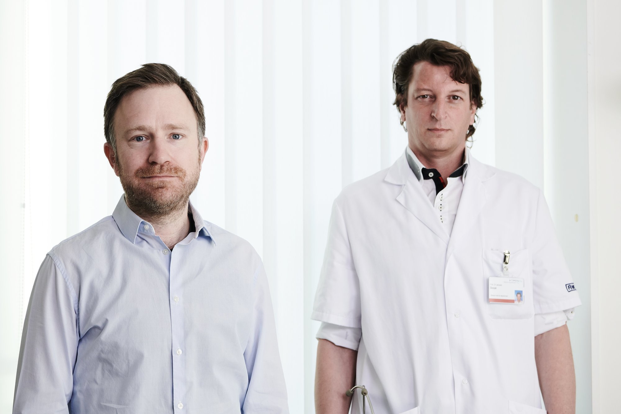 Olivier Plachta (à gauche) et Jacques Donzé commentent la situation des hôpitaux neuchâtelois chaque semaine.

Neuchatel, le 31 mars 2020
Photo: David Marchon