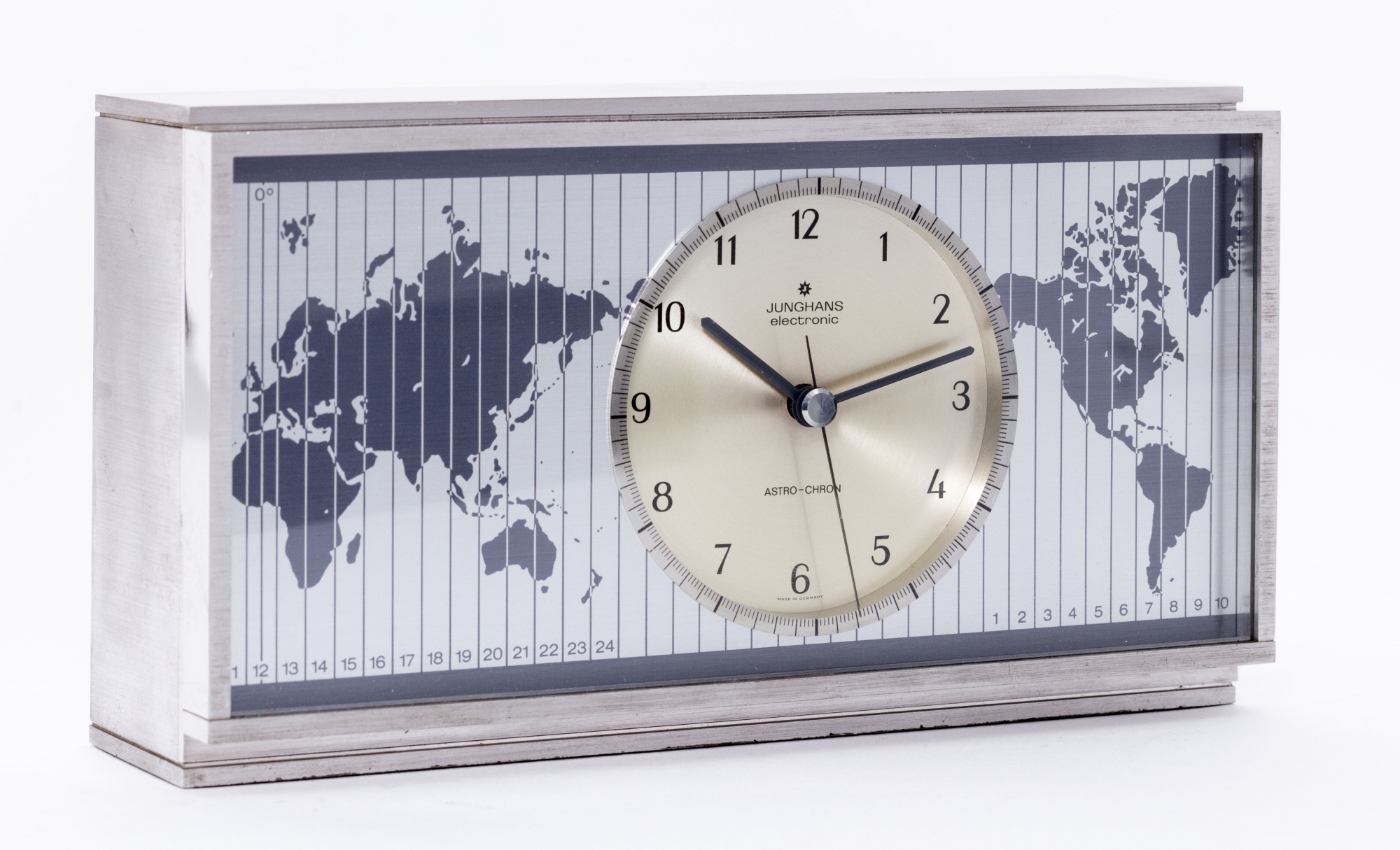 Une des premières horloges à quartz: pendule Junghans Astro-Chron, 1967.