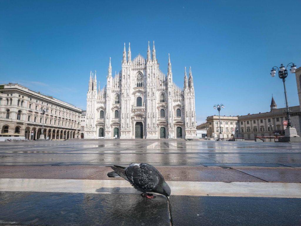 L'Italie entame lundi la deuxième phase de son déconfinement avec la réouverture des commerces, cafés et terrasses. Une messe aura lieu en milieu de journée au "Duomo", cathédrale de Milan (archives).