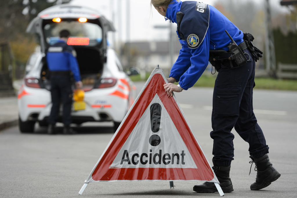 L'accident a nécessité l’intervention de 2 patrouilles de la gendarmerie vaudoise, avec l’appui de l’unité de la circulation, de 2 ambulances du CSU Yverdon-les-Bains, du SMUR et d’un hélicoptère de la REGA. (illustration)