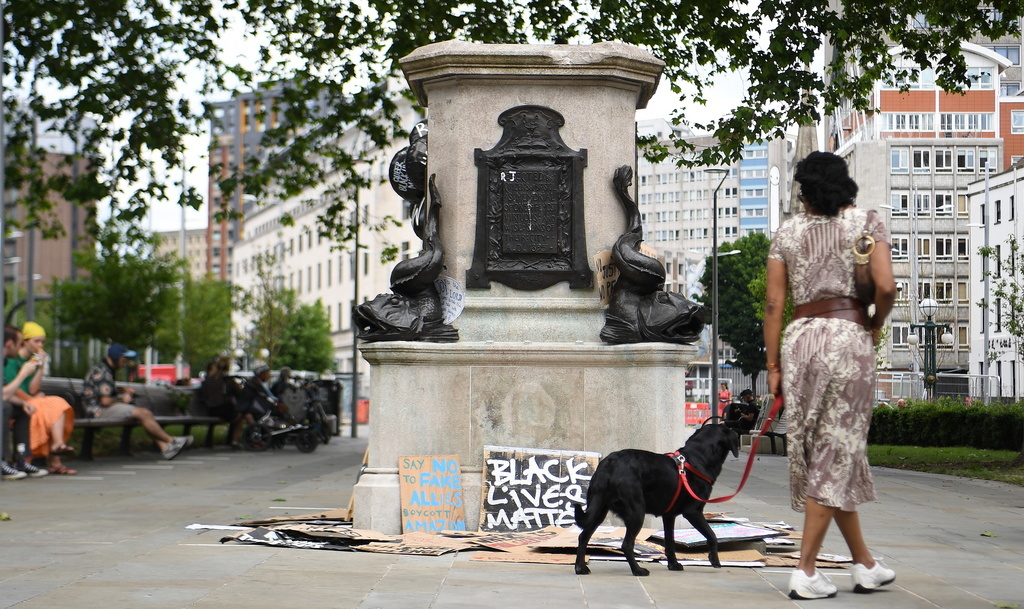 Des manifestants anti-racistes se sont pris à plusieurs statues en Grande-Bretagne et aux Etats-Unis.