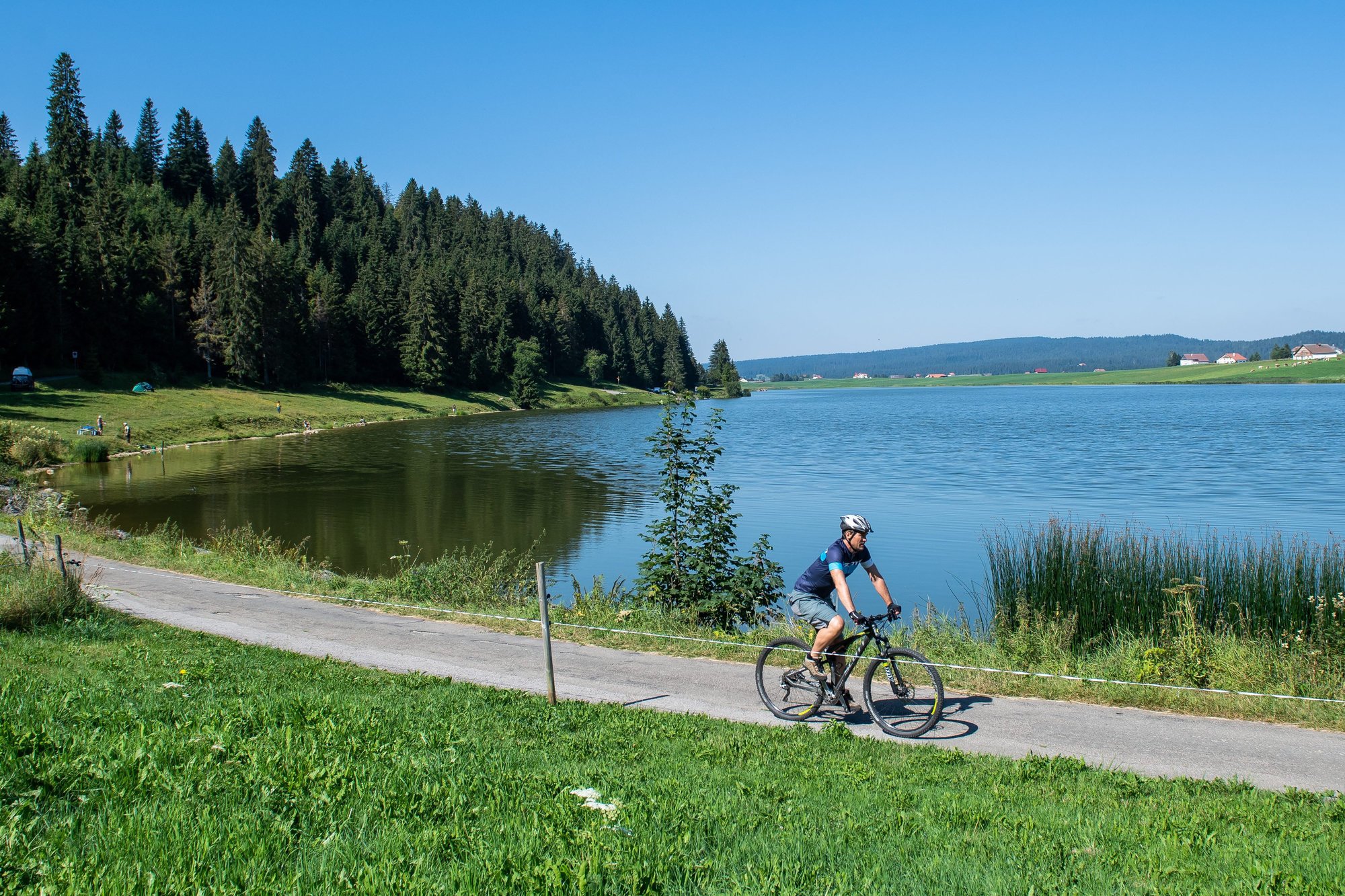 L'un des parcours propose aux cyclistes de passer près du lac des Taillères.