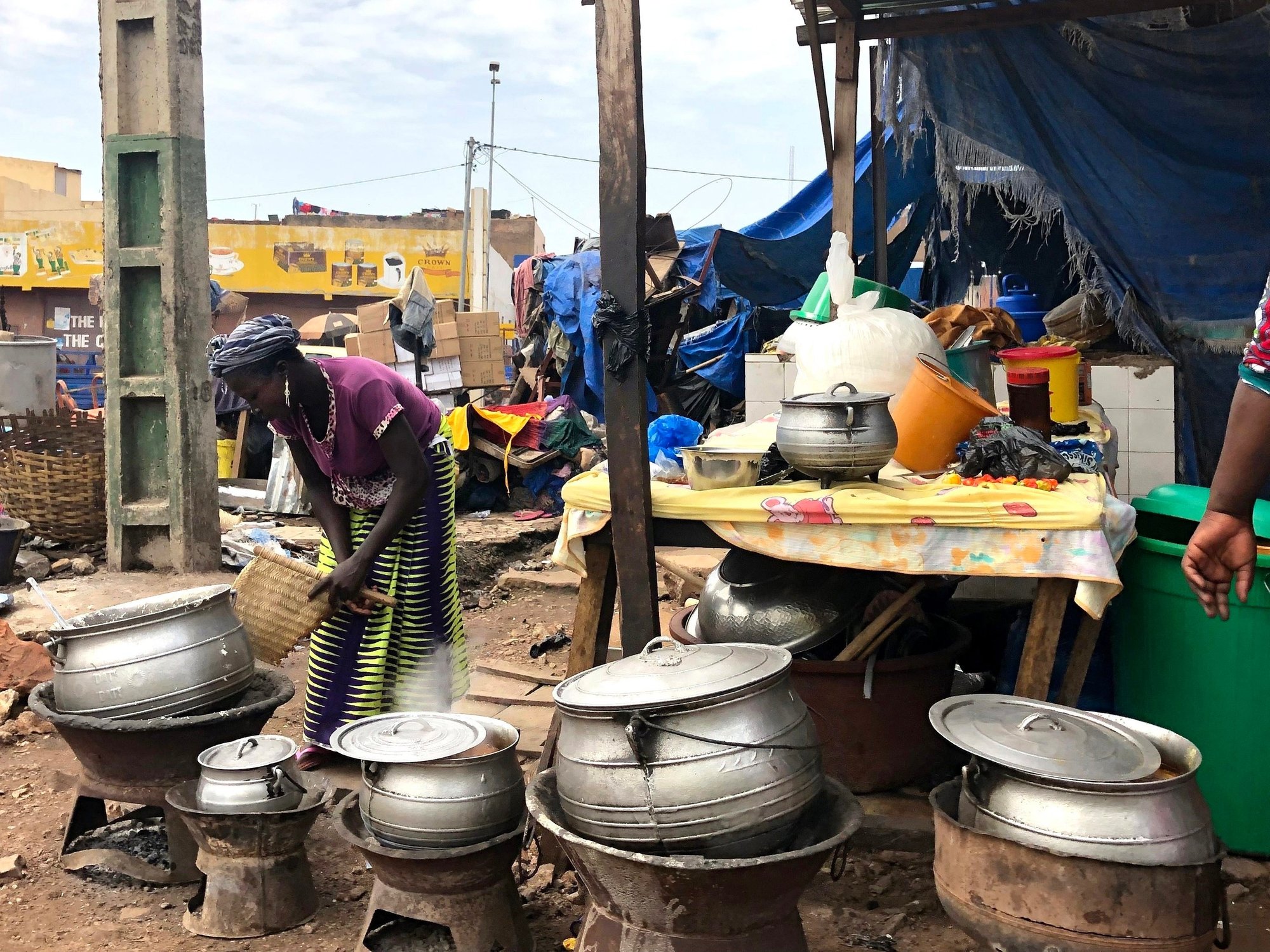 L’association des 3 soleils a le projet d'installer des fours fonctionnant au biocharbon dans un quartier de Bamako.