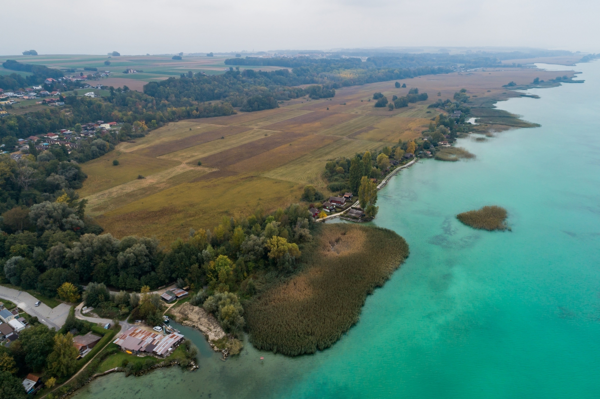 Le canton de Fribourg a mis le 12 juin dernier à l'enquête publique la modification du plan d'affectation cantonal de la rive sud du lac de Neuchâtel, qui doit concilier nature et population.