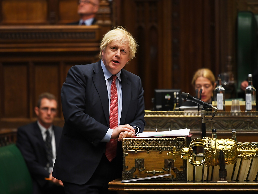 Boris Johnson a salué la manière "incroyable" dont le pays s'est mobilisé pour permettre "d'avoir le virus sous contrôle".