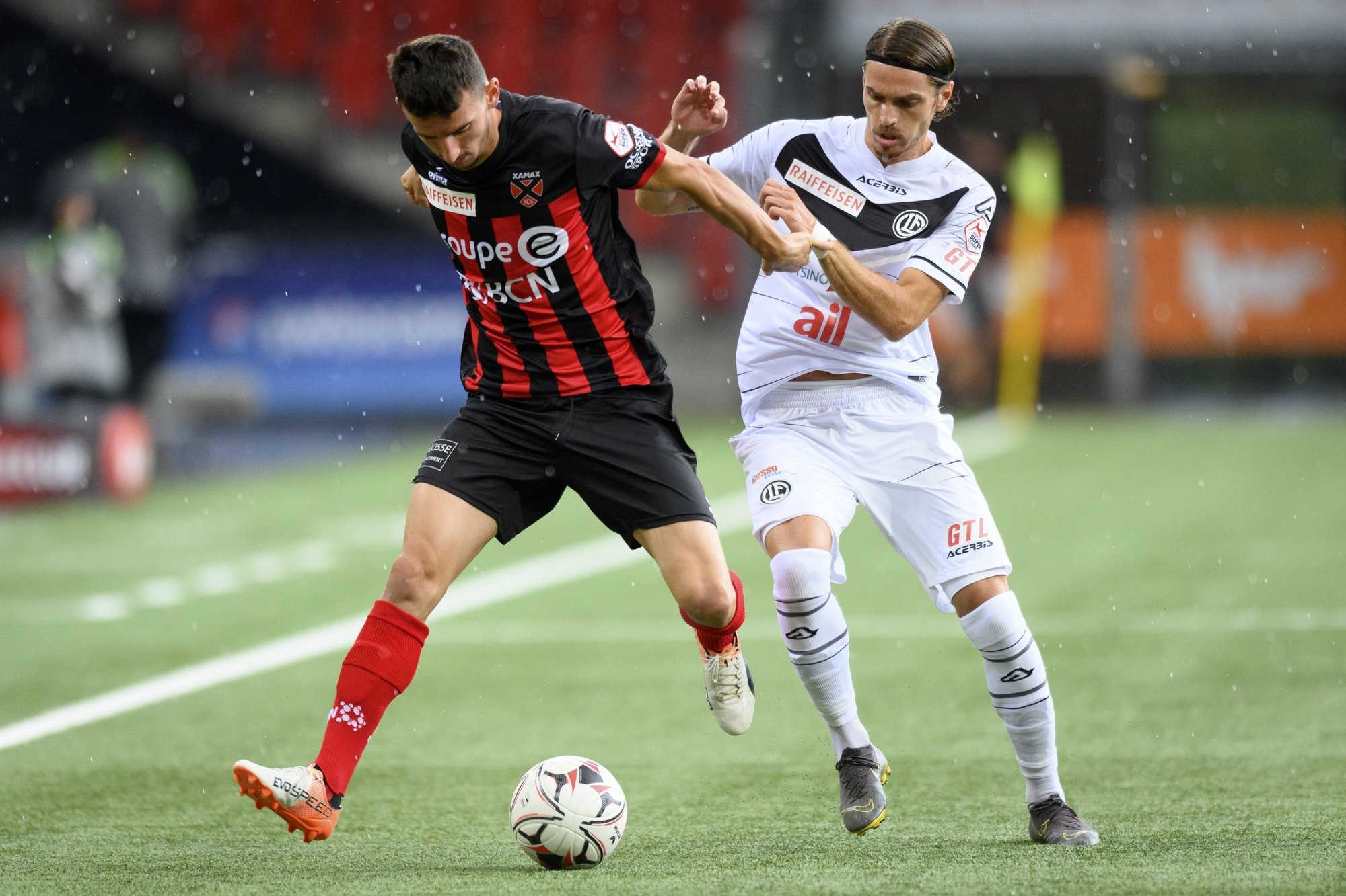 Samir Ramizi semble devancer Joel Untersee: les Xamaxiens auraient mérité meilleur sort pour leur dernier match de Super League.