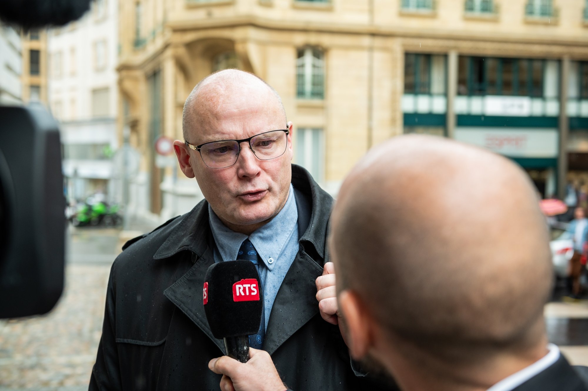 Yvan Perrin à son arrivée au tribunal, à Neuchâtel, le mercredi 15 juillet 2020.