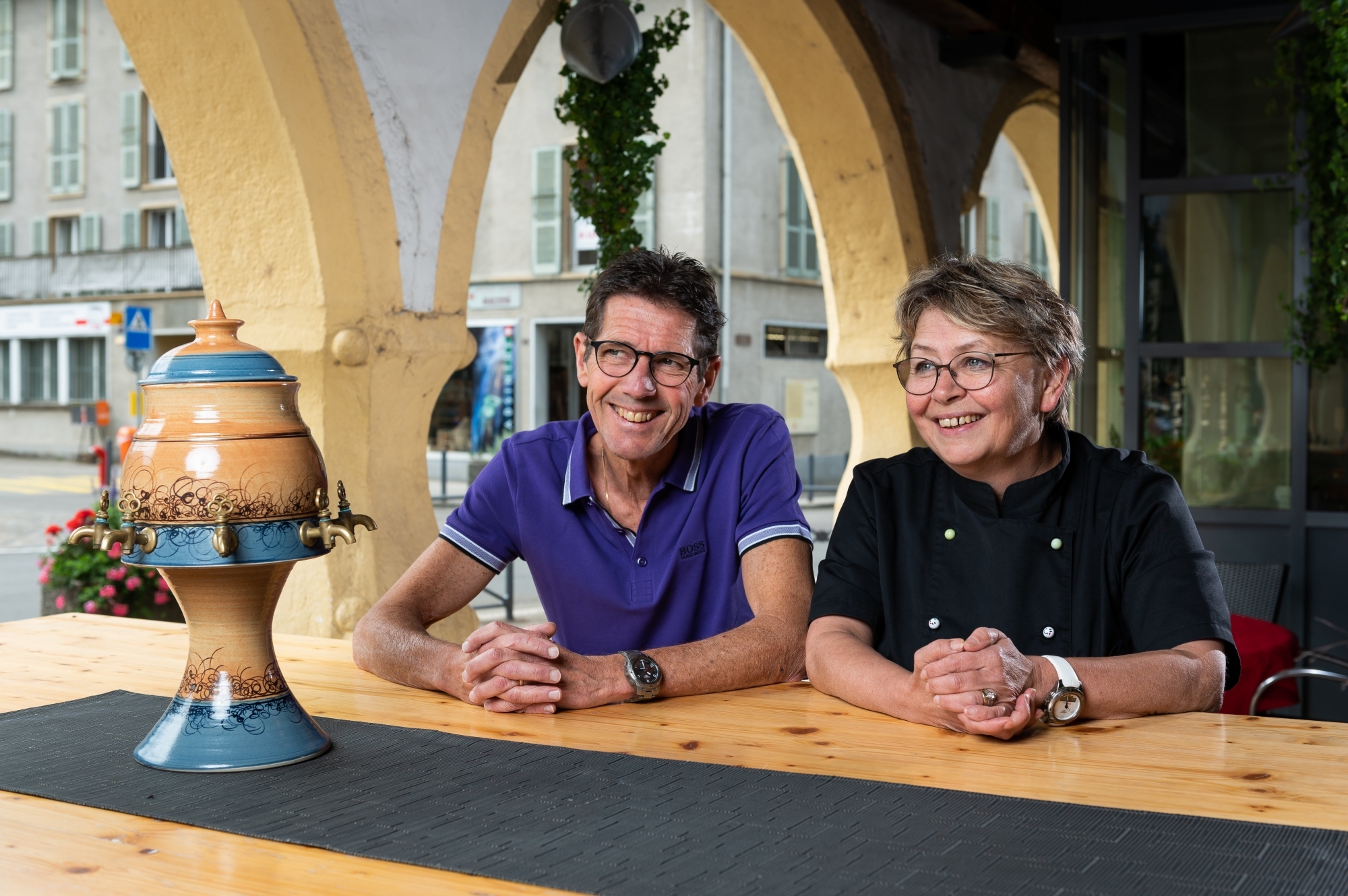 Pierre-Alain et Marianne Rohrer sont aux commandes des Six-Communes depuis plus de 20 ans. Ils expliquent pourquoi ils ont décidé d'arrêter.