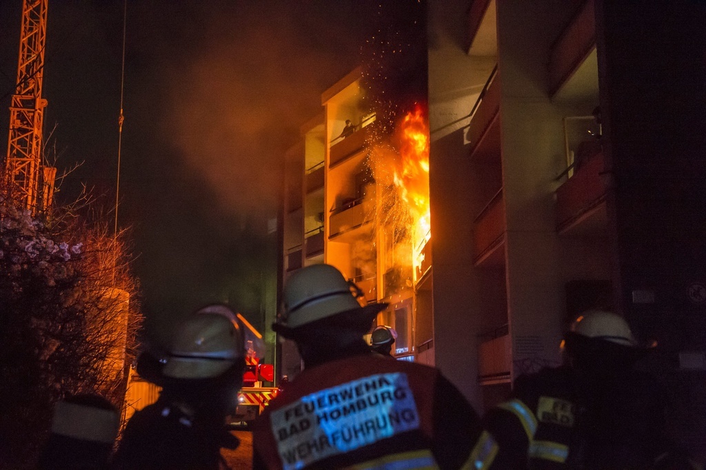 Les pompiers ont découvert lundi le corps sans vie d'une femme dans un appartement endommagé par un incendie à Berthoud (BE).