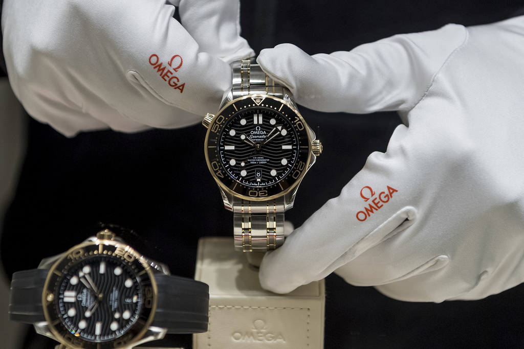 Le distributeur des marques Omega, Rolex, Tag Heuer et Breitling est satisfait de la remontée des ventes en Grande-Bretagne.