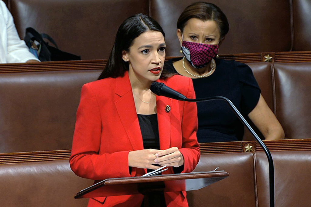 L'élue démocrate Alexandria Ocasio-Cortez a raconté devant la Chambre des représentants les insultes que lui a adressées le républicain Ted Yoho sur les marches du Capitole, en la traitant de « fucking bitch ».