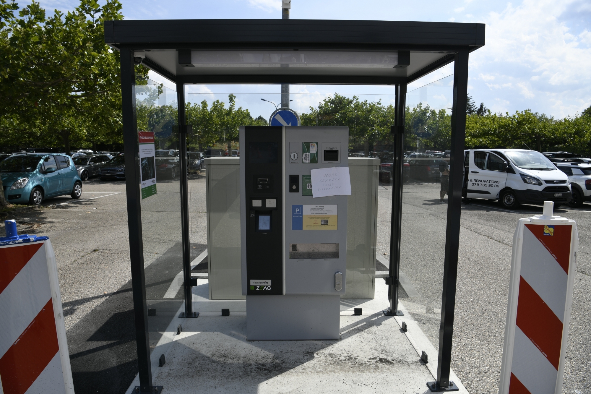 Le terminal de paiement du nouveau système d'accès au parking des Jeunes-Rives, à Neuchâtel, n'a pas encore pu être installé.