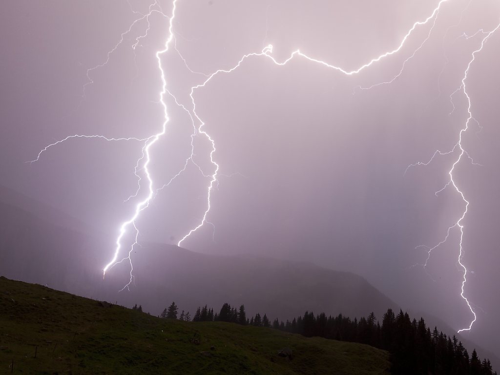 Des violents orages ont éclaté vendredi soir et dans la nuit au pied des Alpes en Suisse centrale. Les averses ont été abondantes, particulièrement dans le canton de Schwyz (archives).
