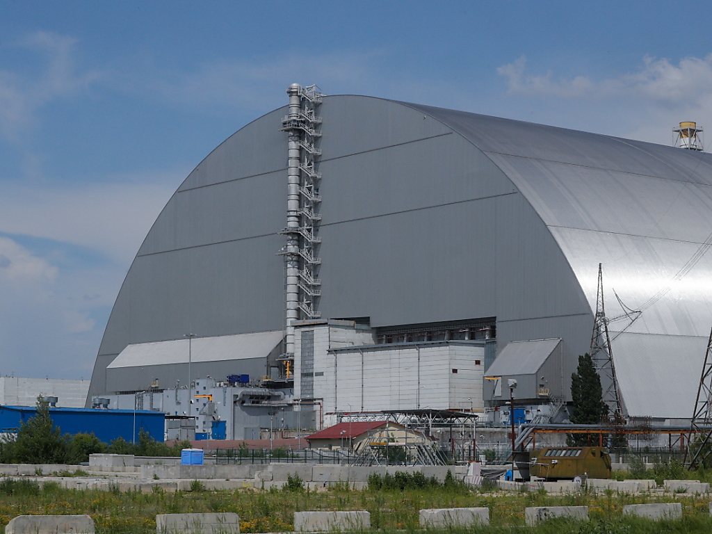 Le nouvel abri de la centrale de Tchernobyl qui recouvre le réacteur 4 qui a explosé en 1986 (archives).