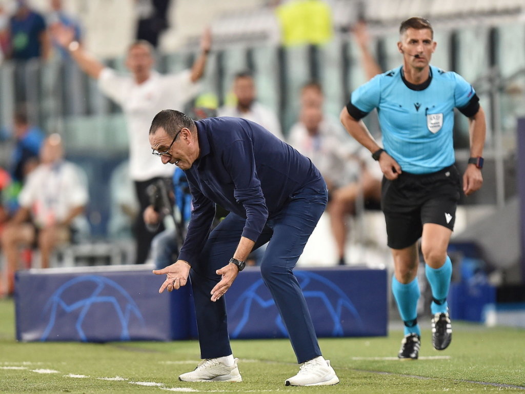 L'entraîneur de la Juventus Maurizio Sarri a beau gesticuler, ses joueurs se feront éliminer par Lyon.