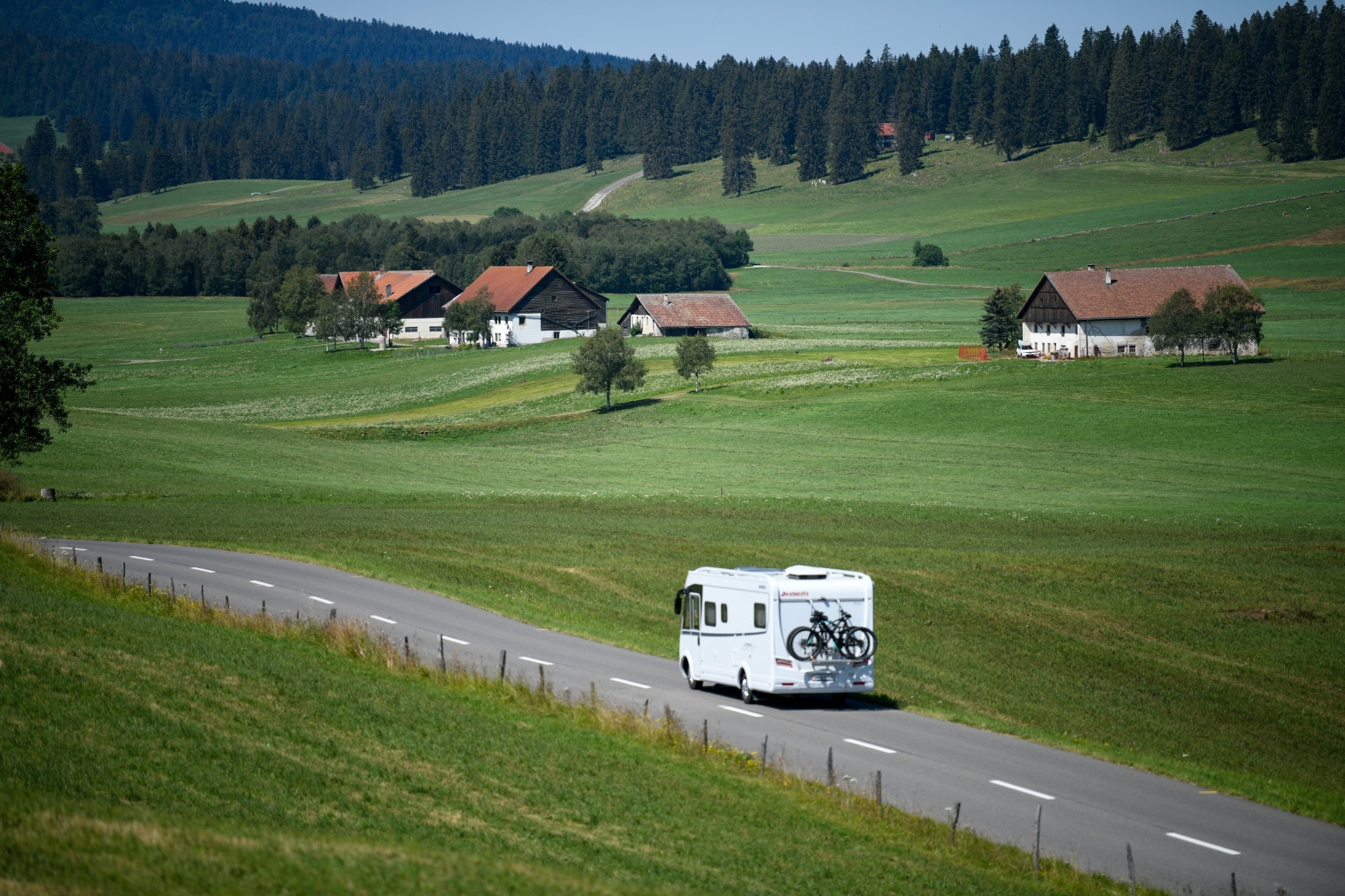 Les camping-cars bénéficient d'emplacements supplémentaires, cet été, dans le canton de Neuchâtel.