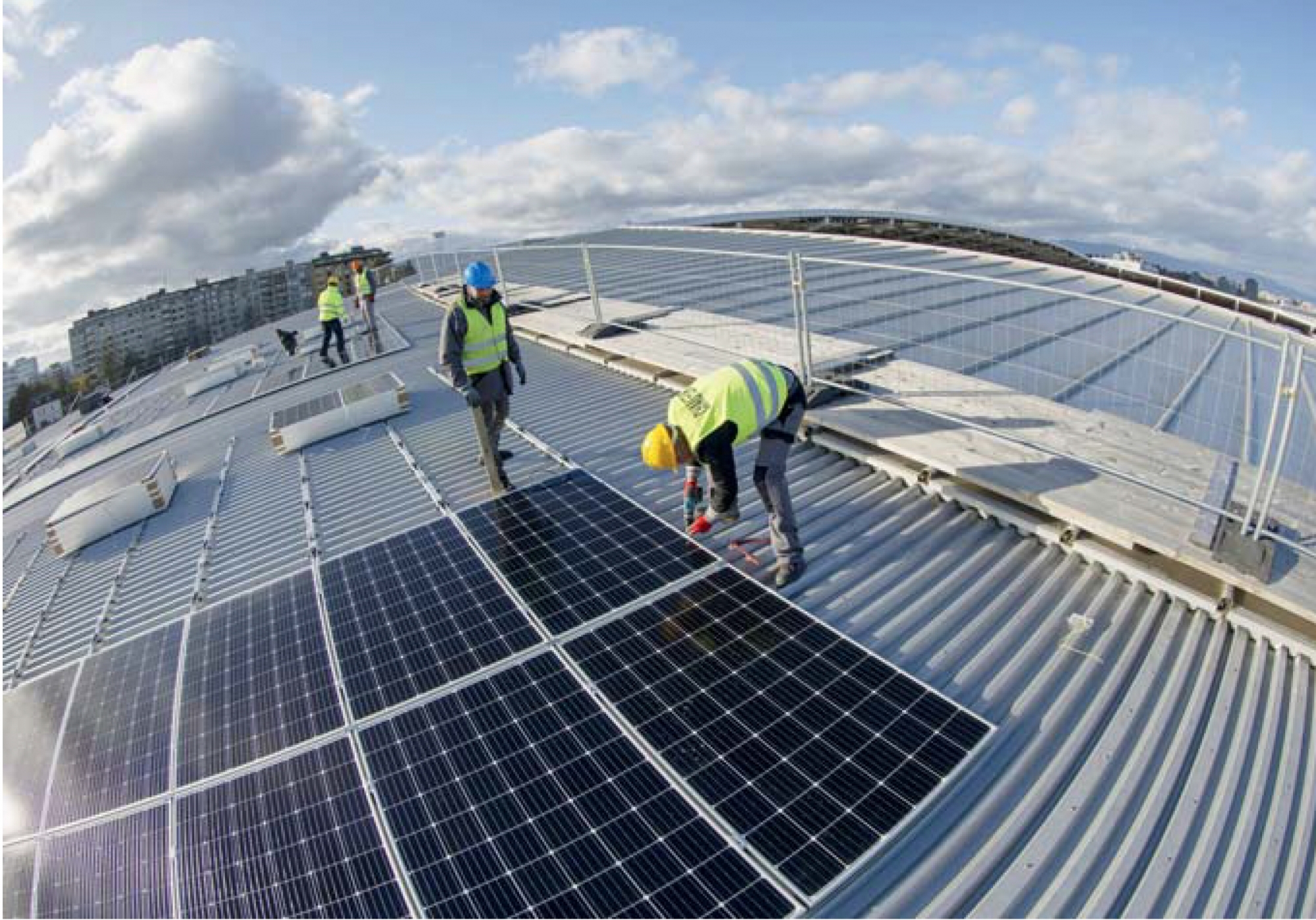 «Il faut que tous les toits aptes à accueillir des panneaux solaires en soient équipés d’ici dix ans», indiquent les auteurs de l’étude.