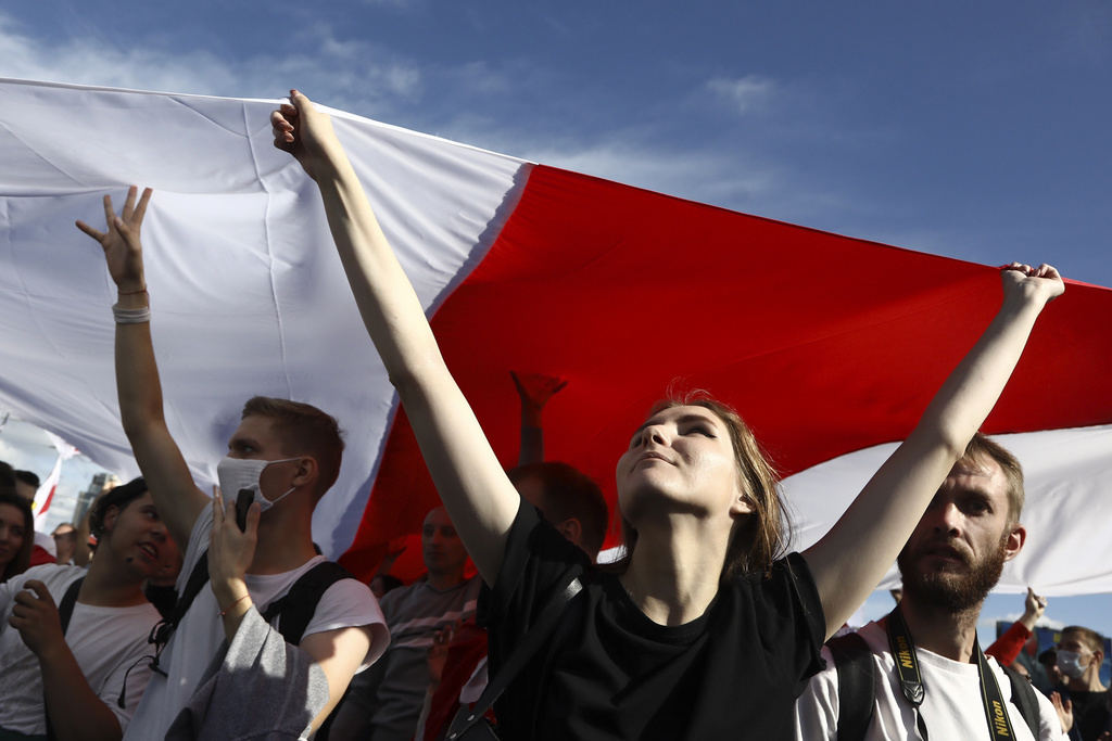 Plusieurs dizaines de milliers de personnes étaient visibles dans le centre de Minsk, formant une colonne de plusieurs kilomètres de long, selon un journaliste de l'AFP.