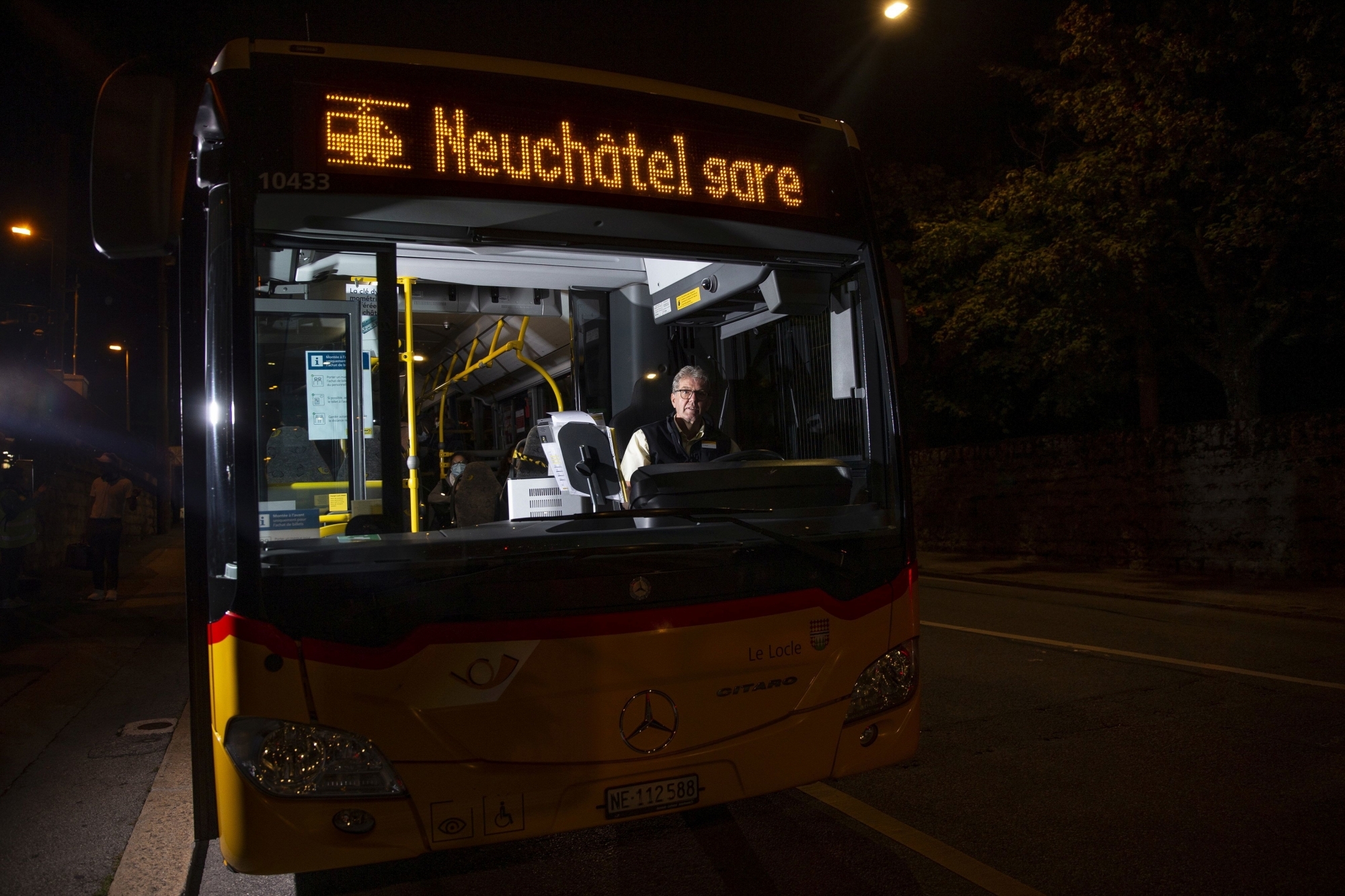 Ce sont en tout 28 bus par soir qui remplacent les trains de 20 heures à 5 heures entre Neuchâtel et La Chaux-de-Fonds.